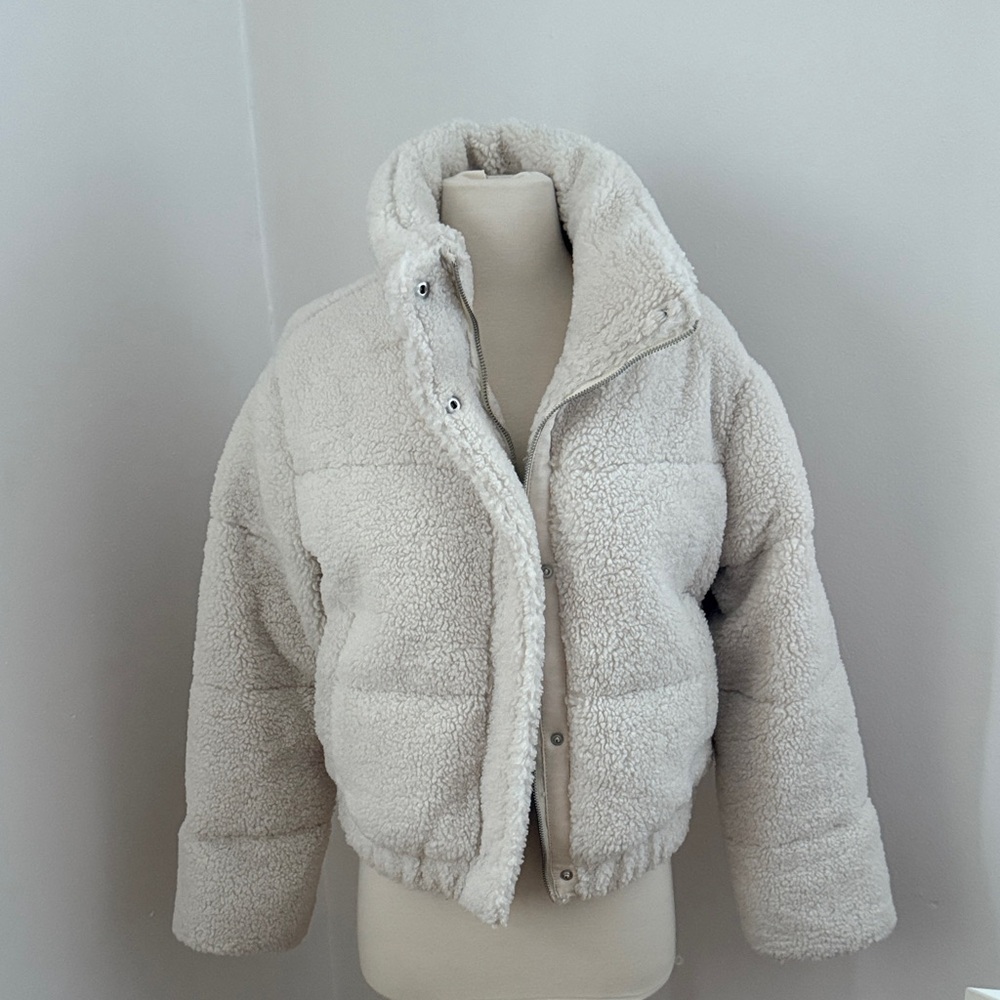 Abercrombie & Fitch | The A&F Ultra Collection | Cream Sherpa Jacket size small - Picture 9 of 14
